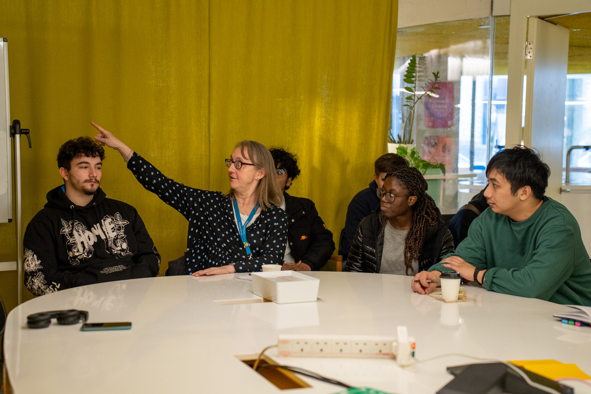 Nadine Bennett, Module Leader from Ravensbourne University discusses with students at the Mima agency day