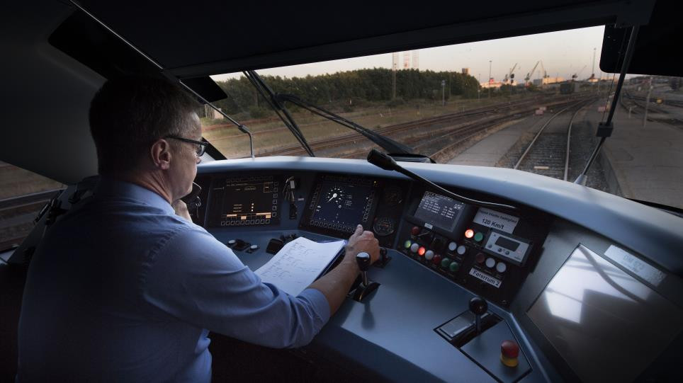 A view from the driver's cabin on the Fjernbane network